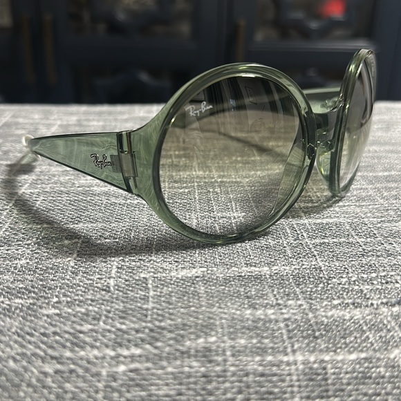 #21 Ray-ban